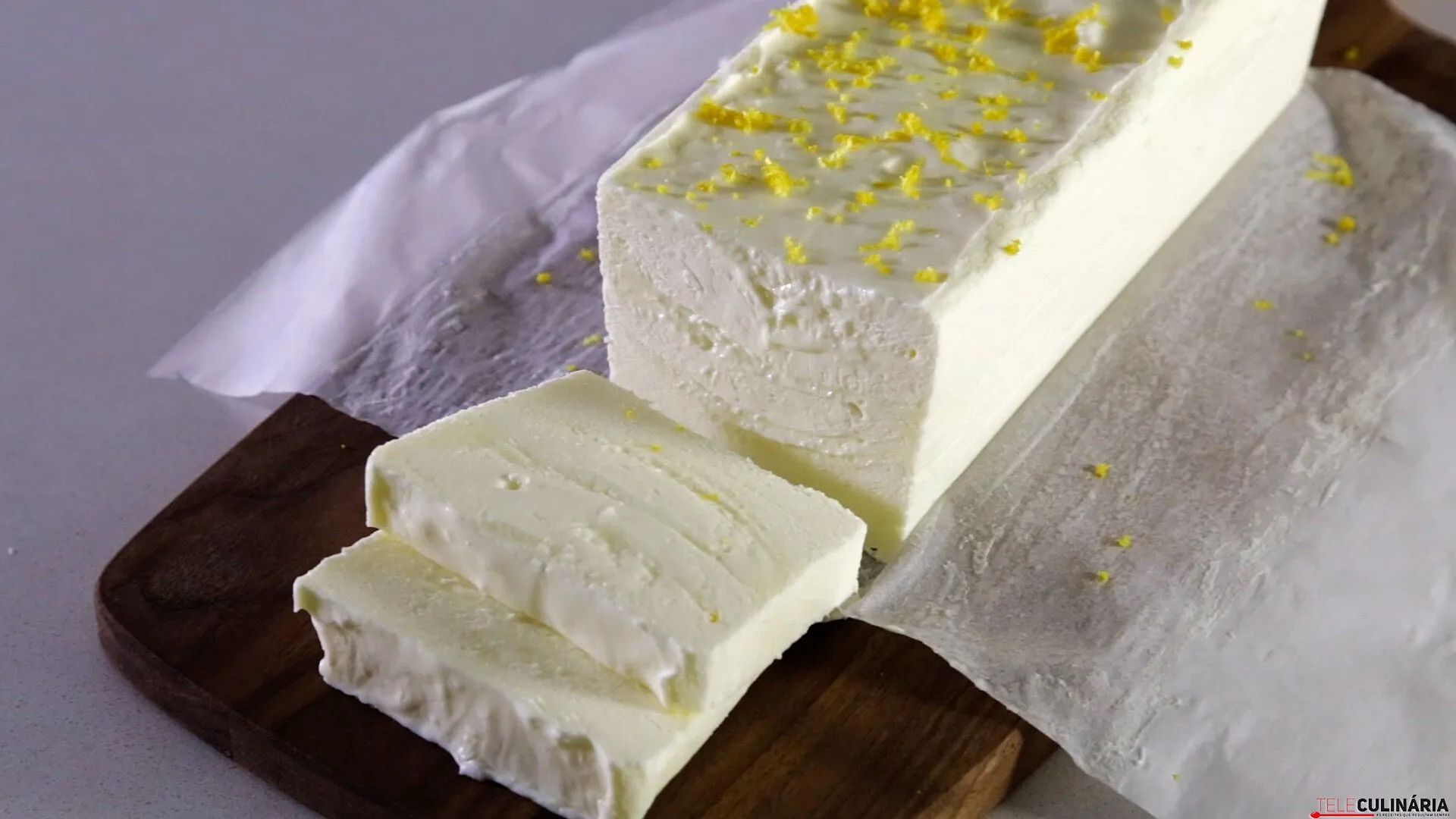 Mousse de iogurte enformada