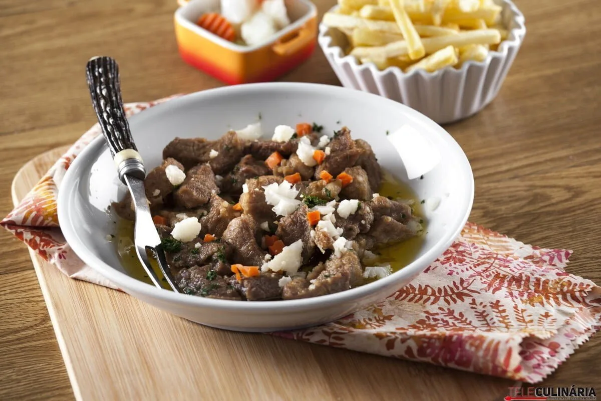 Carne de porco em vinha de alhos