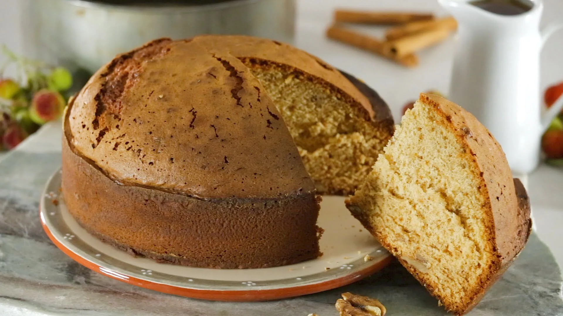 Bolo de mel com nozes