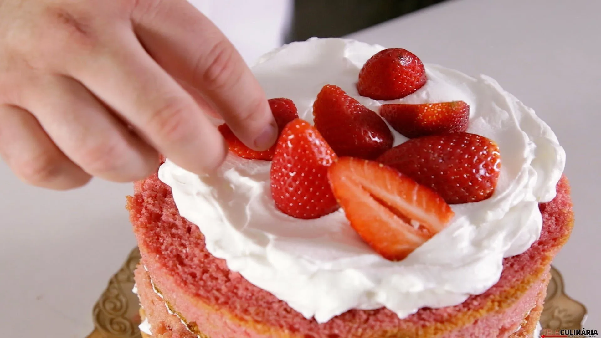 Bolo de morangos e natas