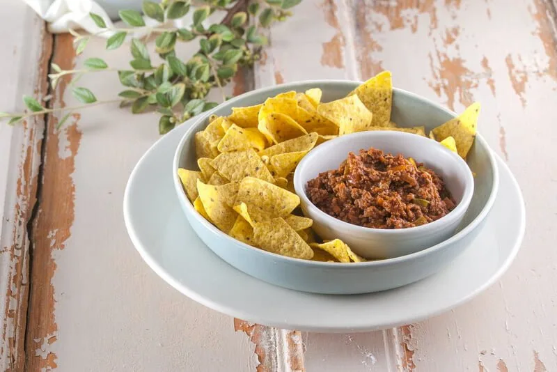 Chili e nachos caseiros