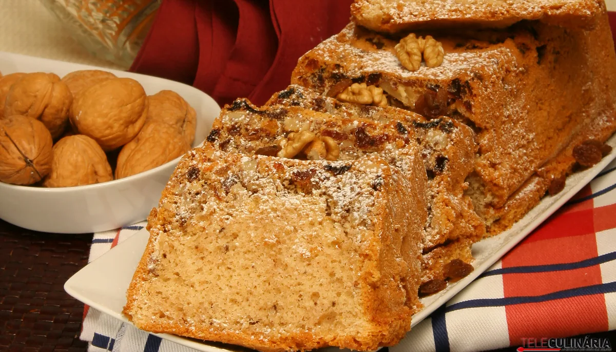 Bolo família com sultanas e nozes