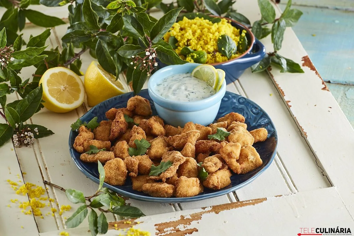 Panadinhos de frango com molho de iogurte