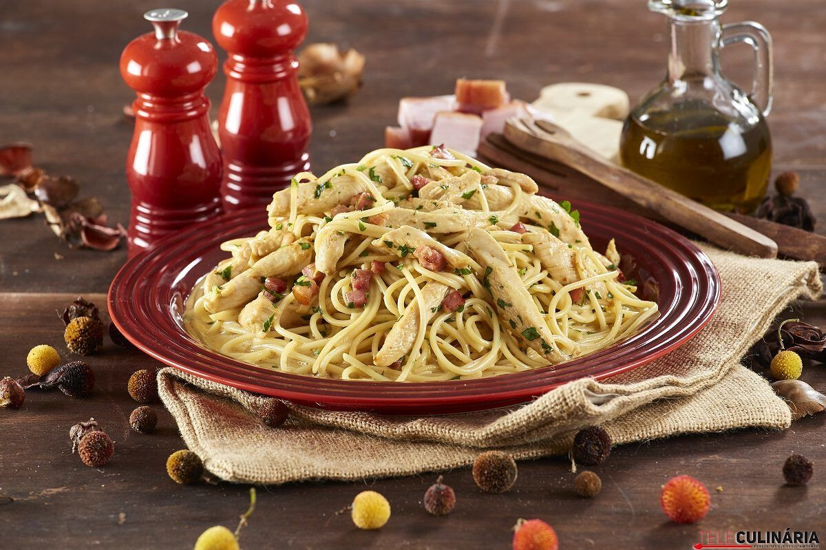 Esparguete com galinha