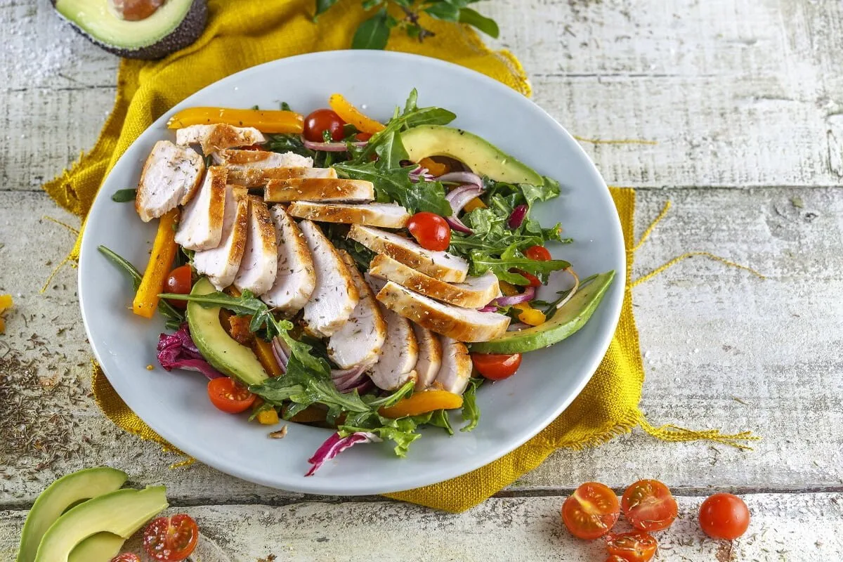 Salada fácil de frango