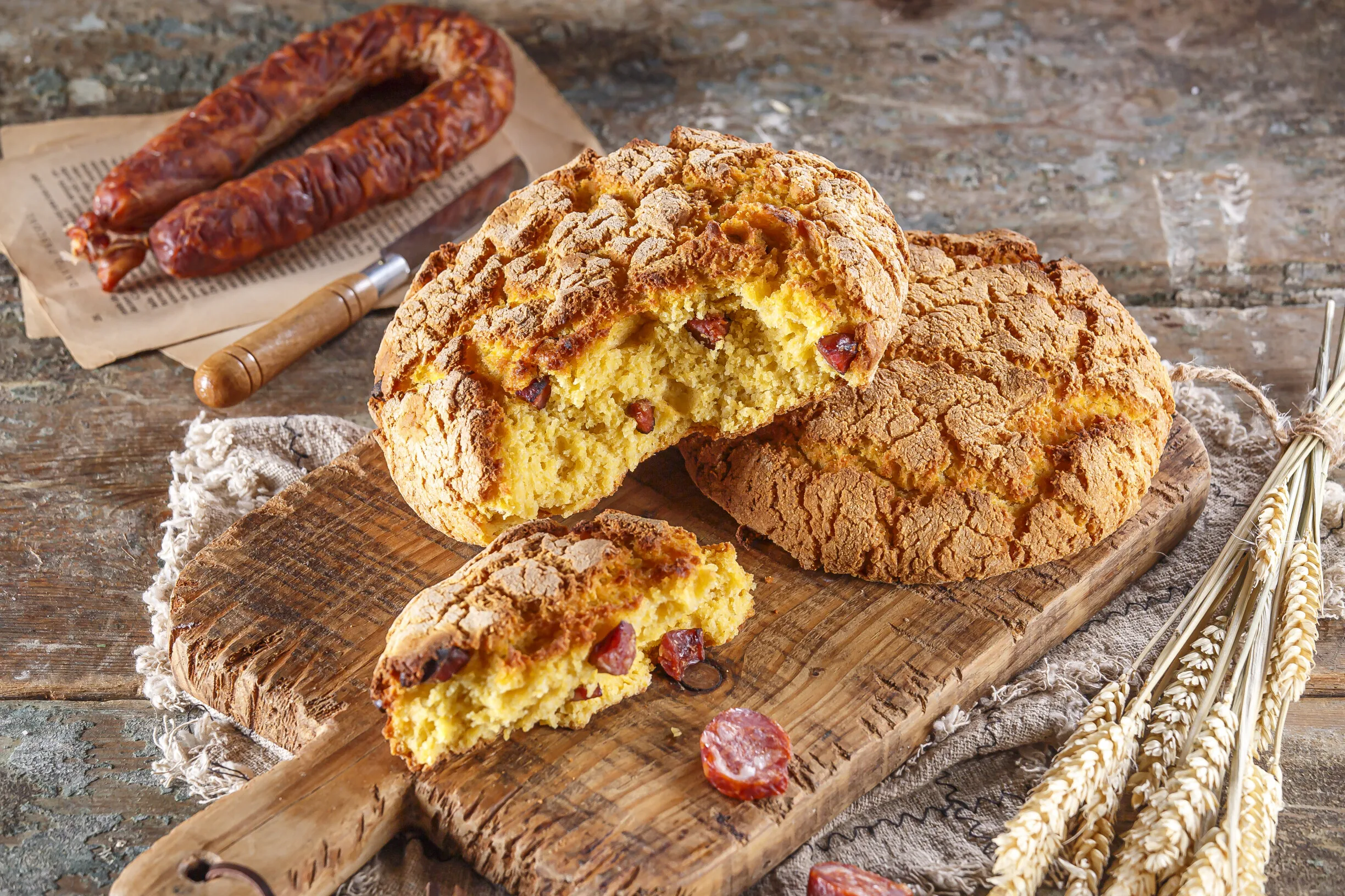 Broa de milho com chouriço