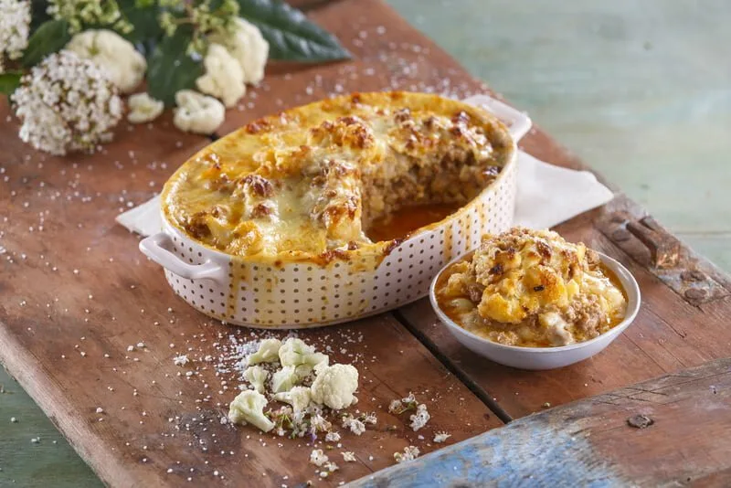 Tabuleiro de couve-flor com carne picada gratinado