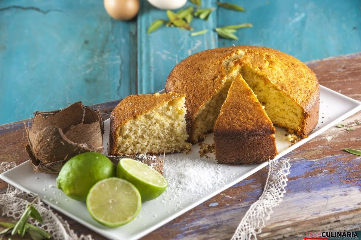 Bolo de coco, laranja e lima