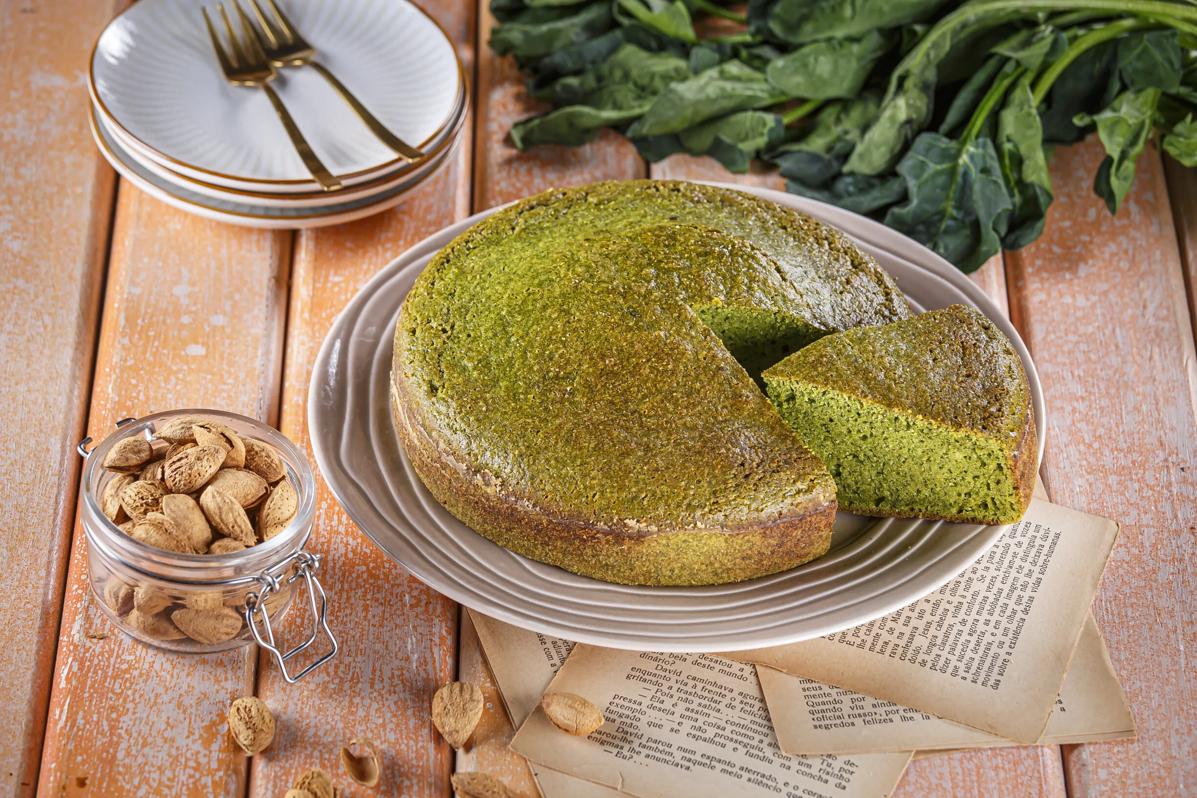 Bolo de espinafres com amêndoa