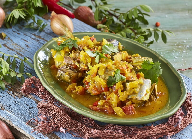 Carapaus com gengibre e açafrão