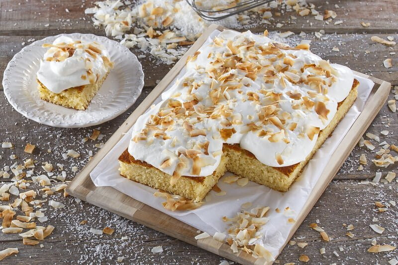 Bolo de coco e três leites