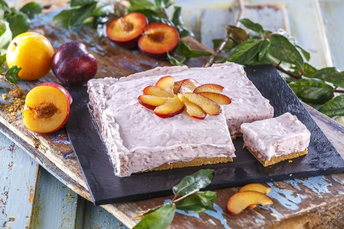 Semifrio de ameixas com vinho do Porto