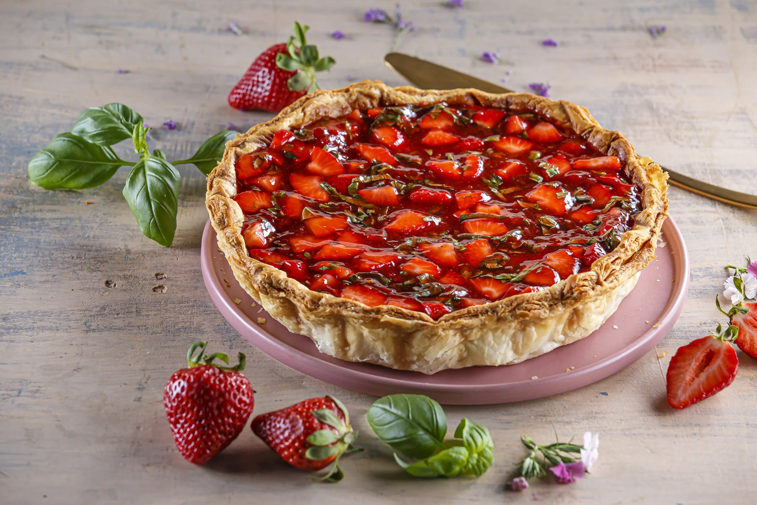 Tarte de morangos com manjericão