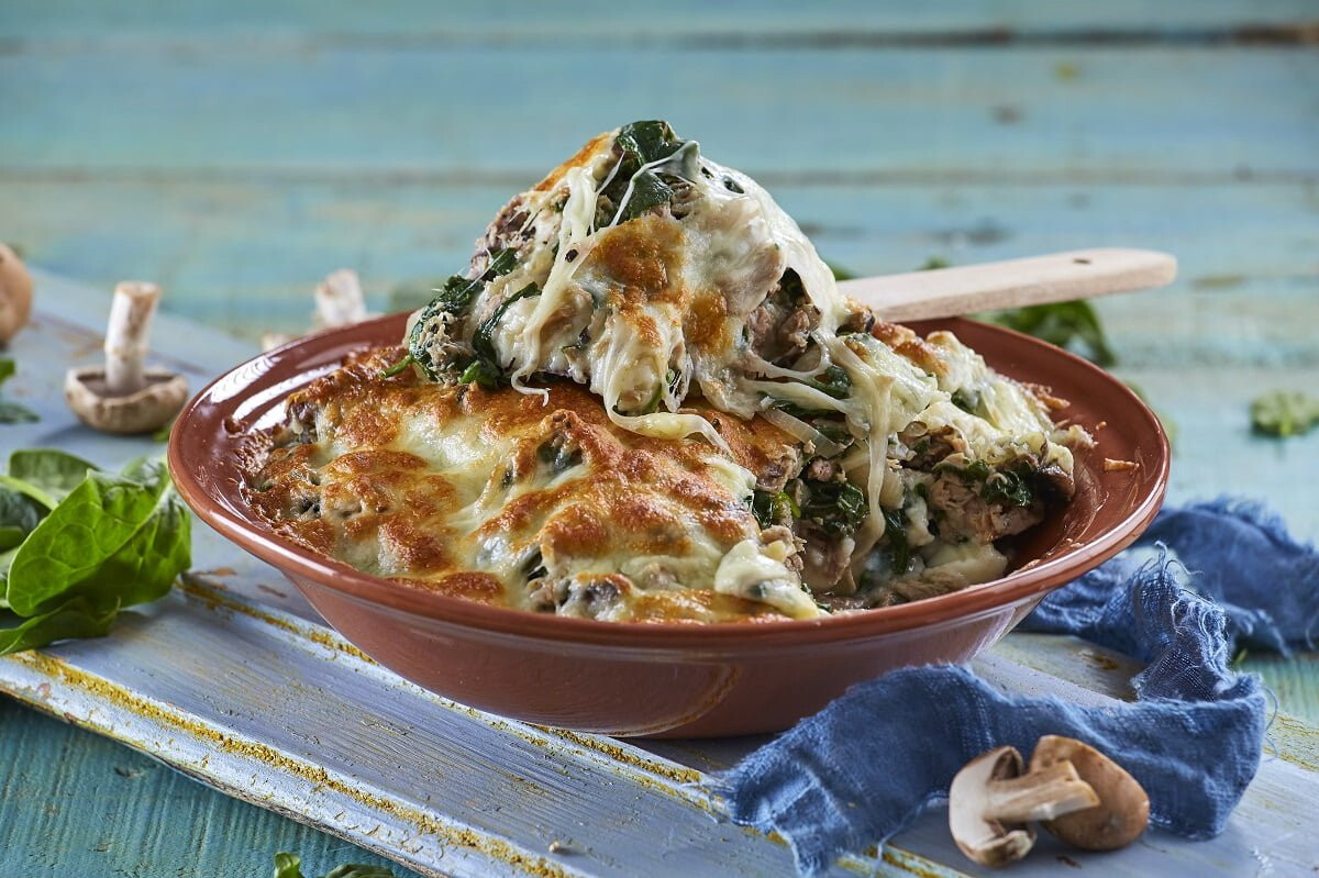 Tabuleiro de atum e espinafres