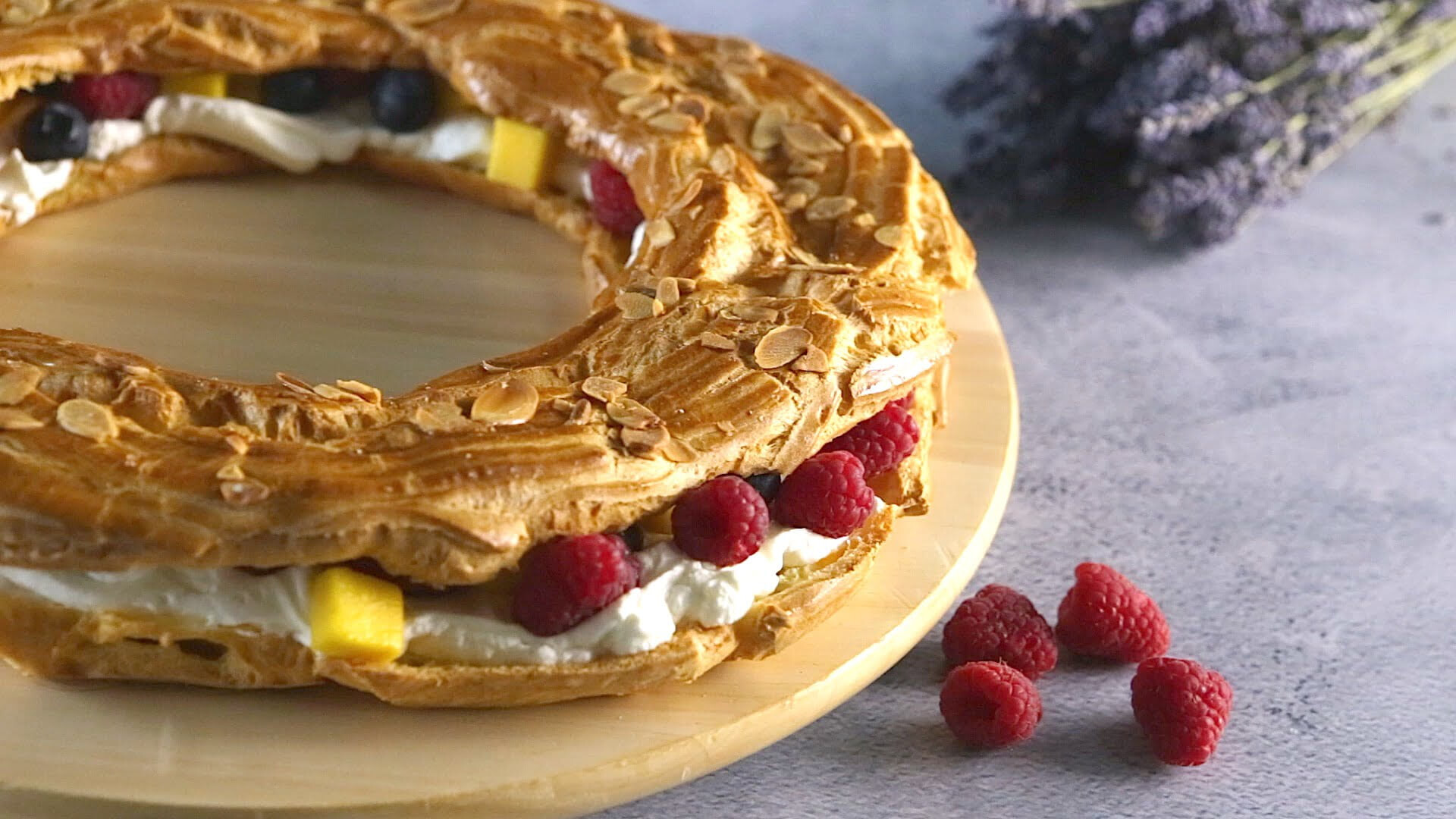 Paris Brest com fruta