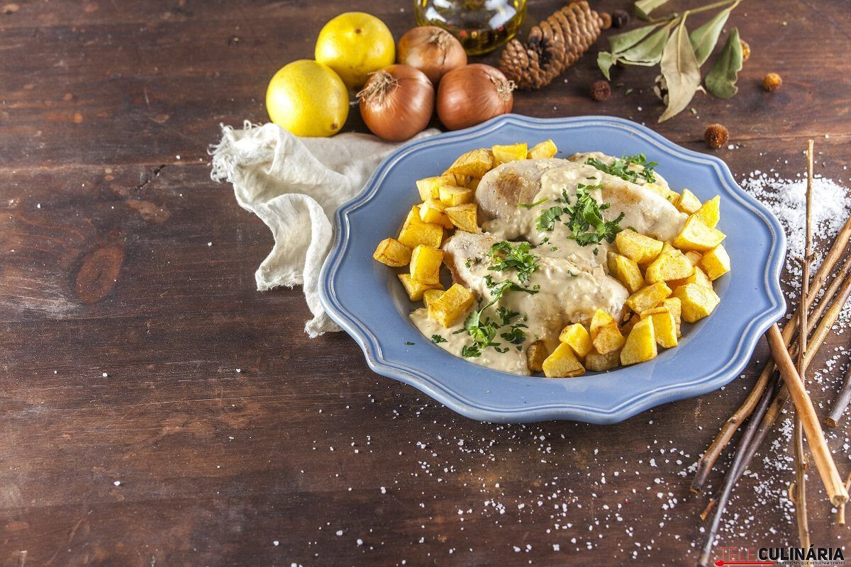 Peitos de frango com molho de natas e ervas