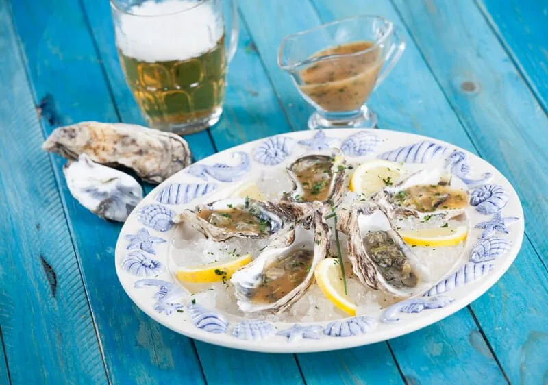 Ostras com molho de cerveja