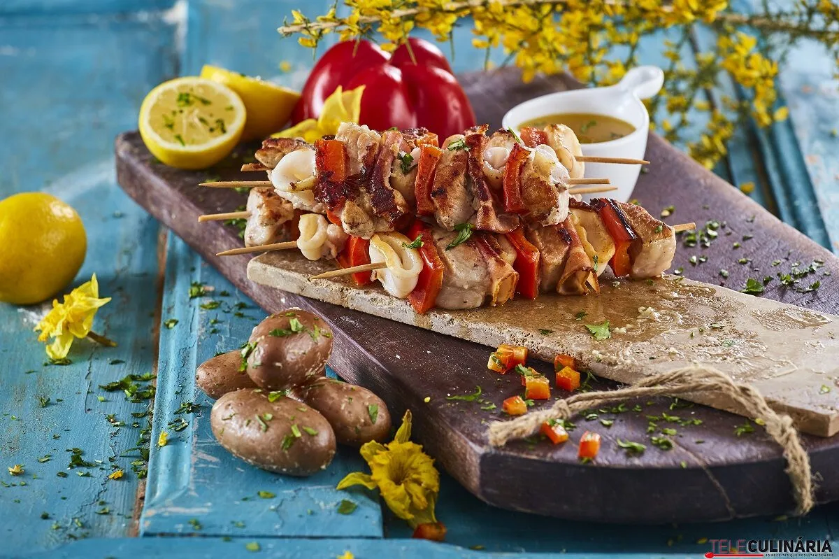 Espetada de lulas à salsicheiro