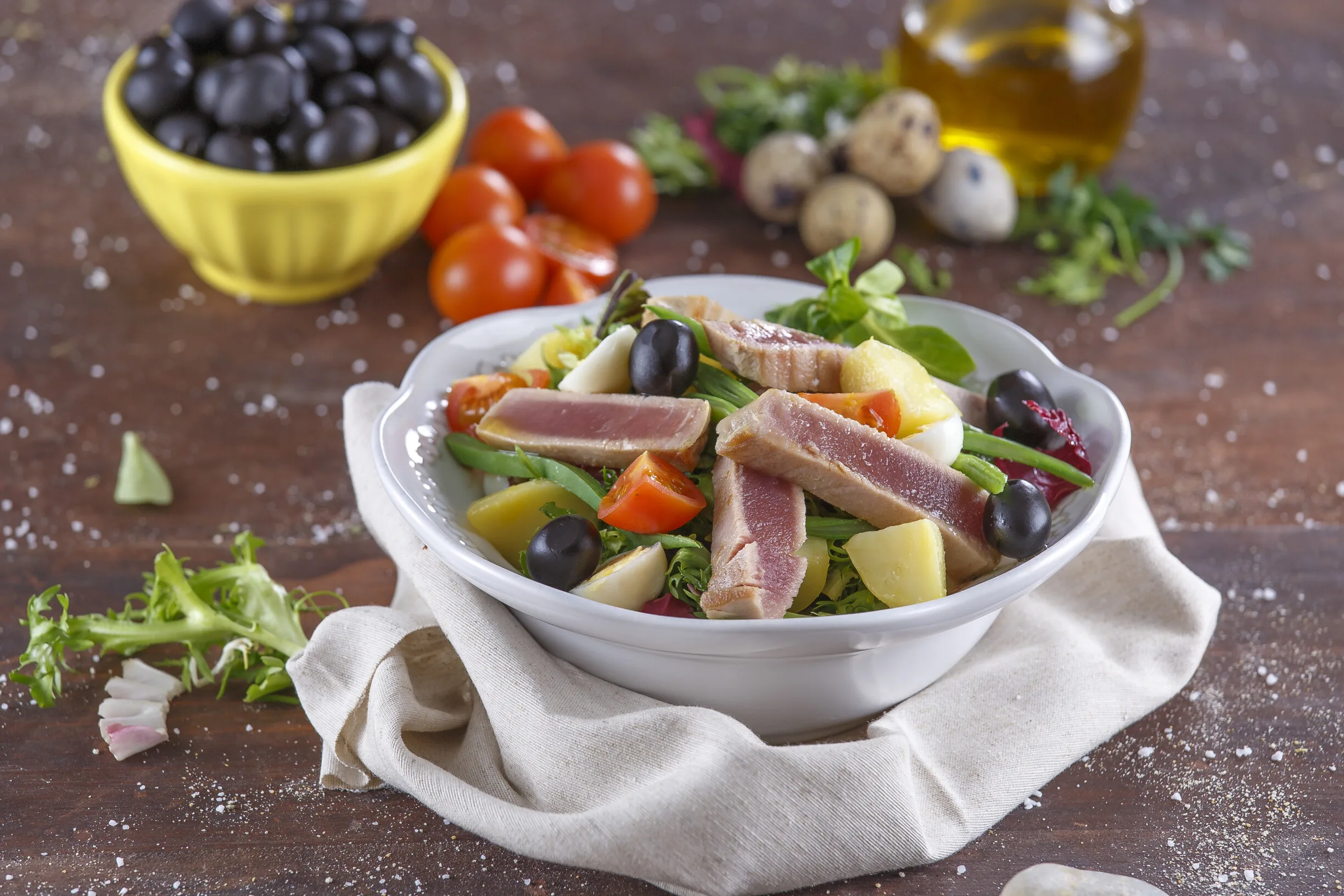 Salada niçoise com atum fresco