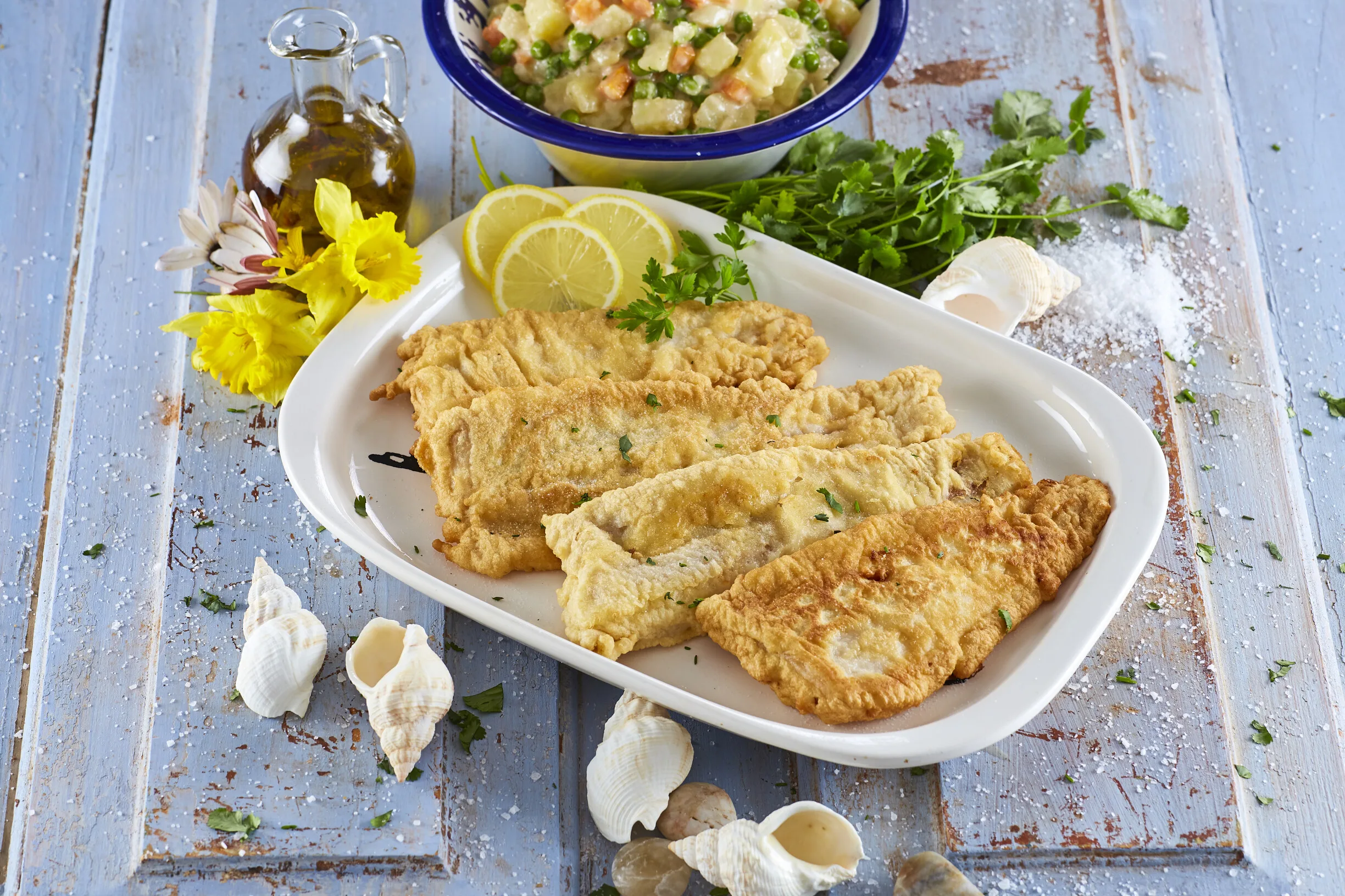 Filetes de pescada com salada russa