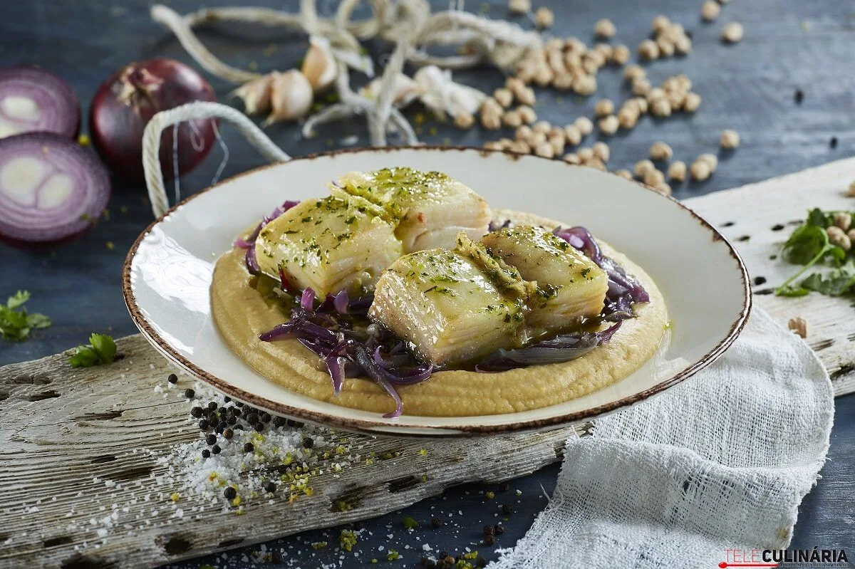 Bacalhau confitado com puré de grão