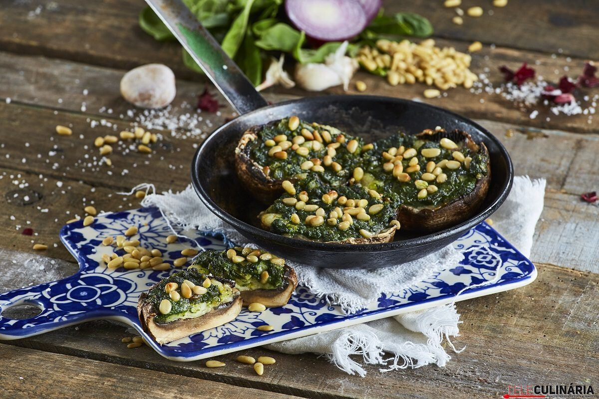 Cogumelos recheados com pesto