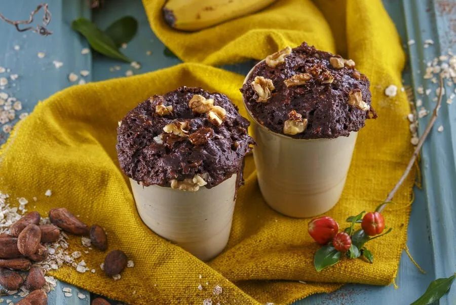 Bolo de chocolate sem açúcar na caneca