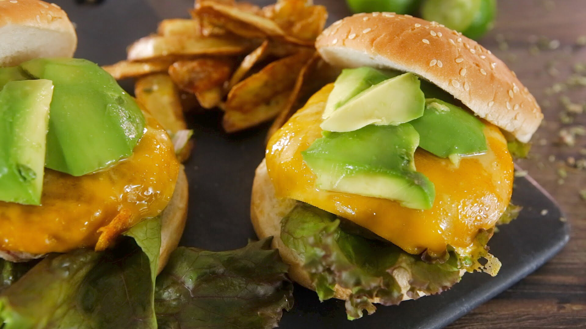 Hamburguer americano com chips de batata frita