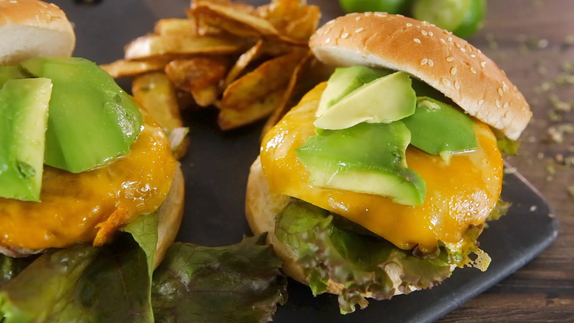 Hamburguer americano com chips de batata frita