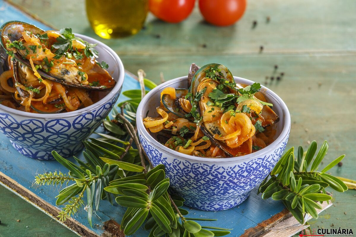 Mexilhões de cebolada