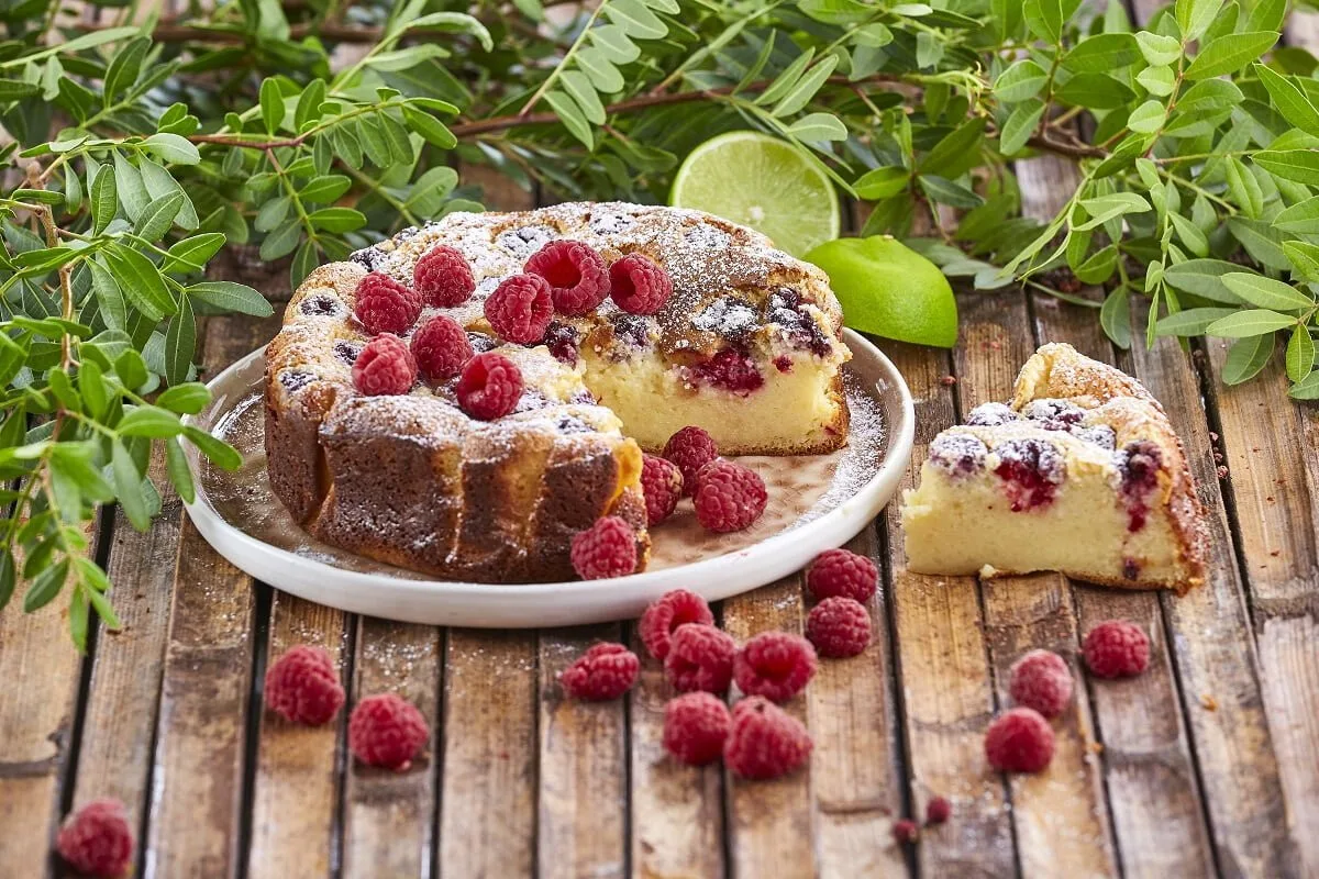 Cheesecake cozido de lima e framboesa