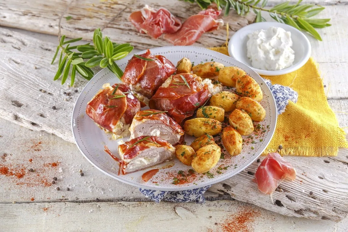 Paupiettes de peru com batatas bravas