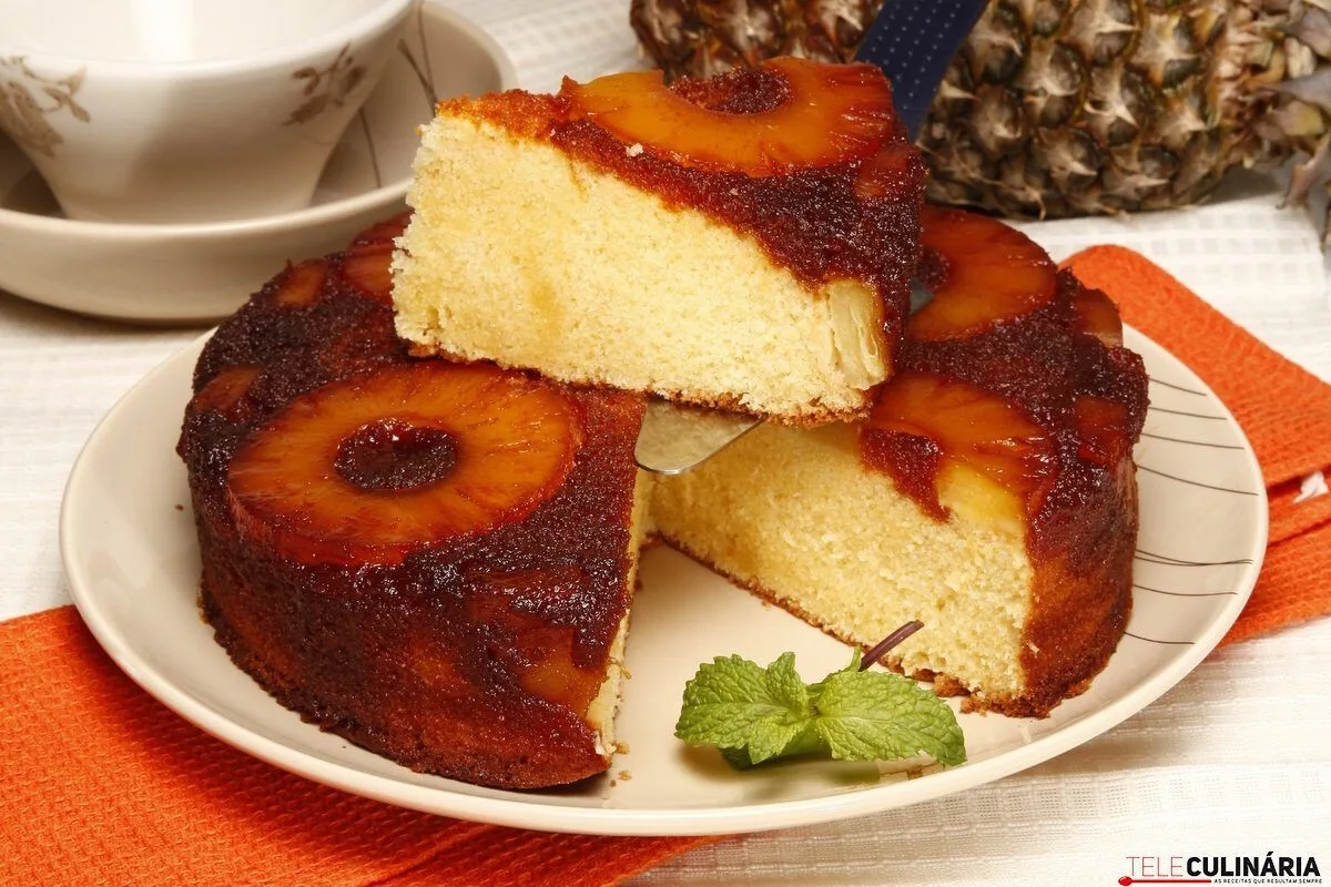 Bolo de ananás caramelizado