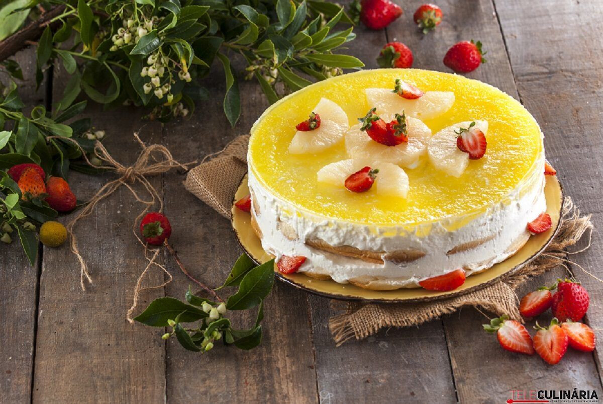 Semifrio de iogurte e gelatina