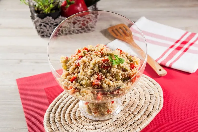 Salada de quinoa e legumes de verão