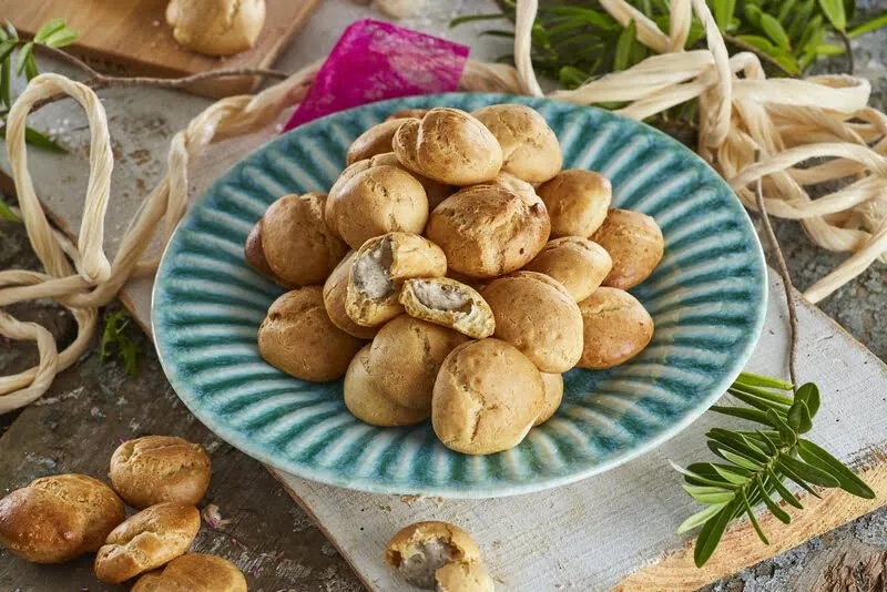 Choux recheados com queijo da serra e cogumelos