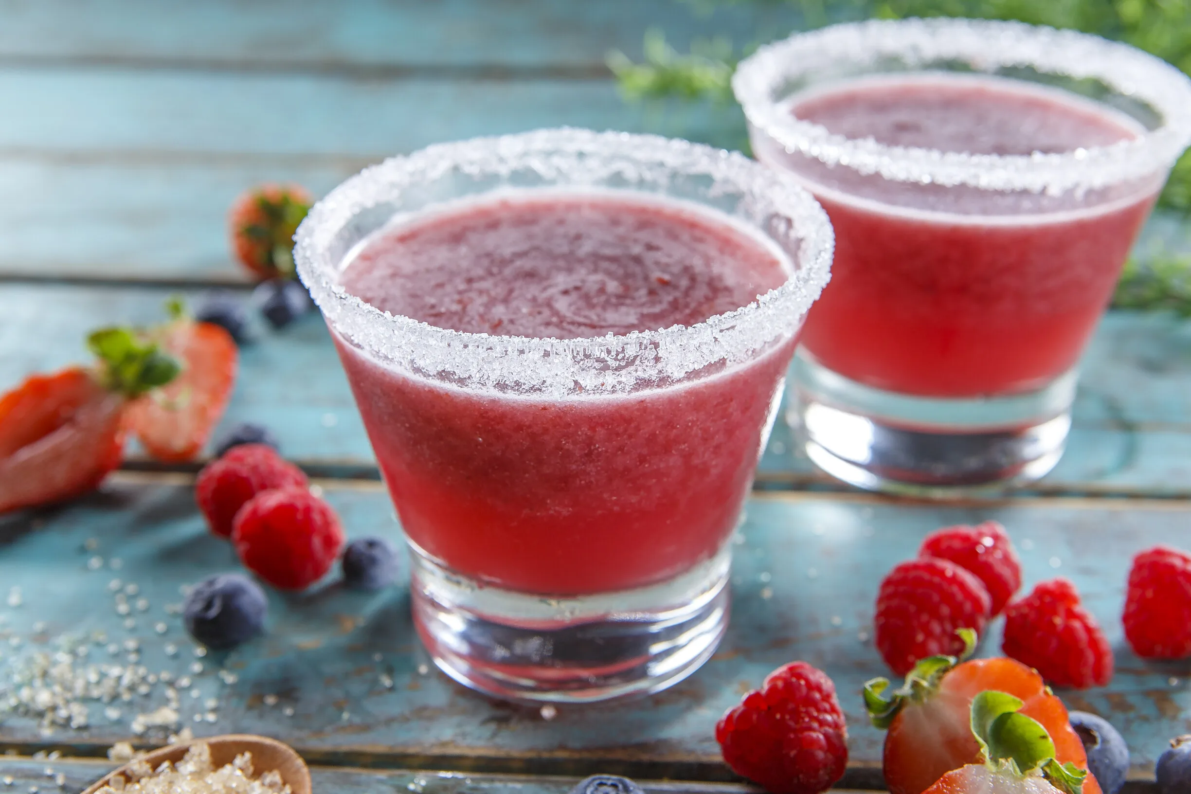 Cocktail de rum e frutos vermelhos