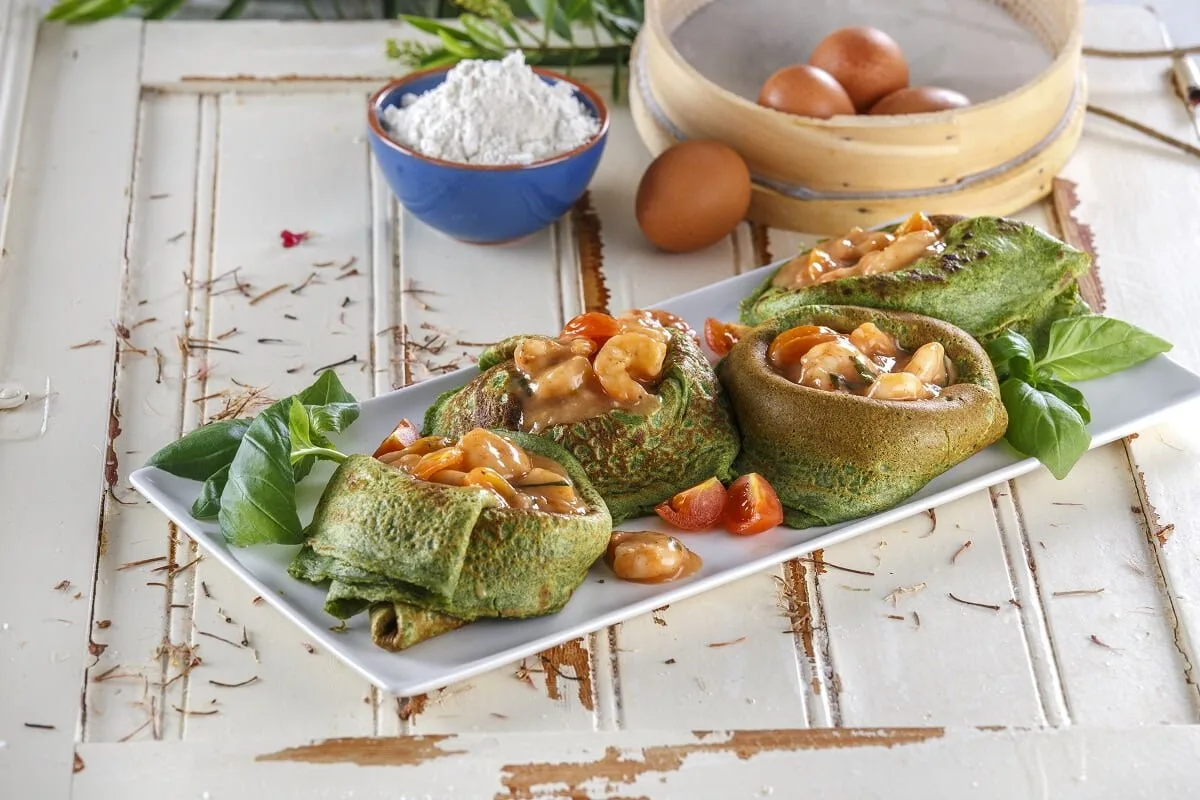 Crepes de espinafres com camarões