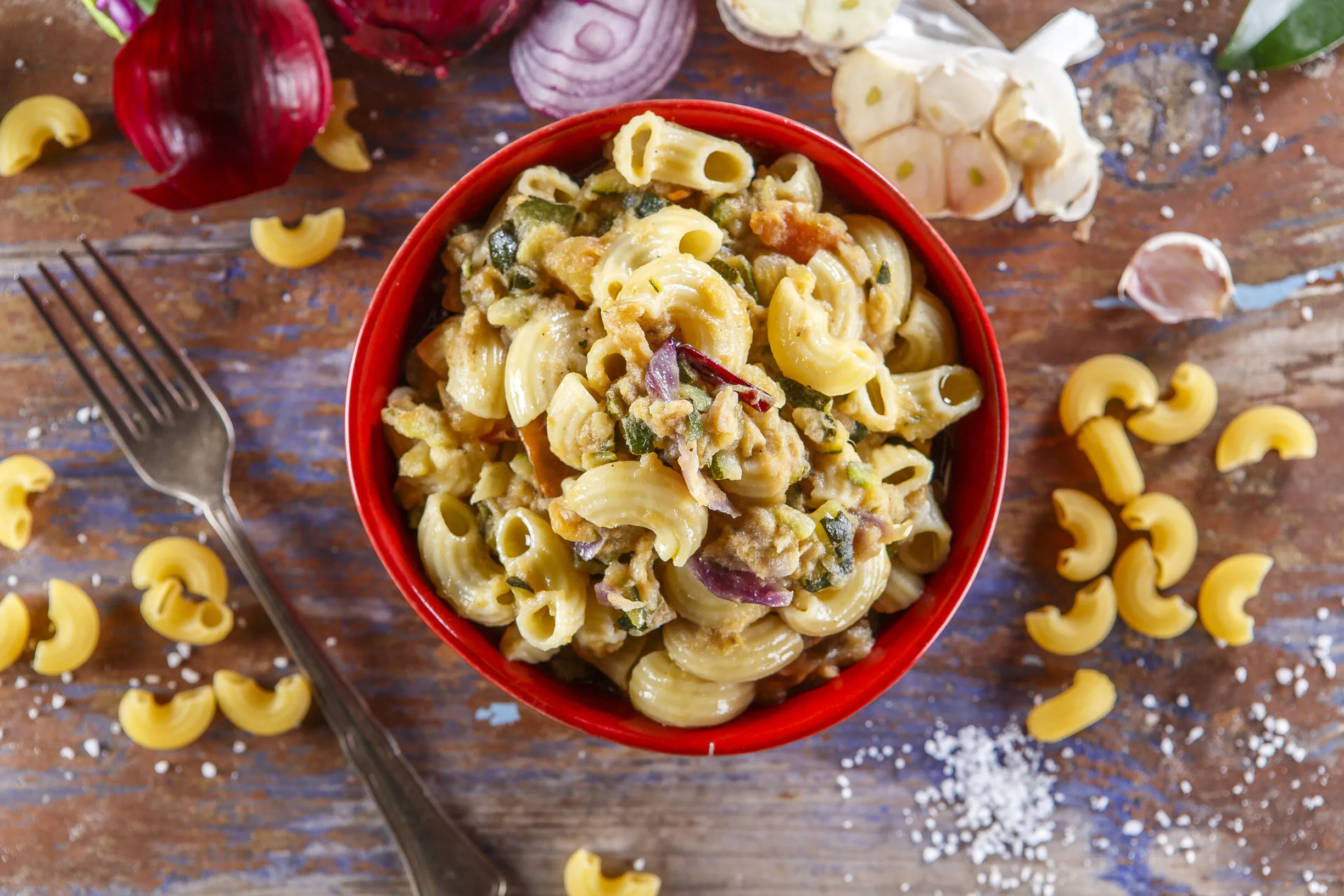 Massa cotovelos com curgete e atum