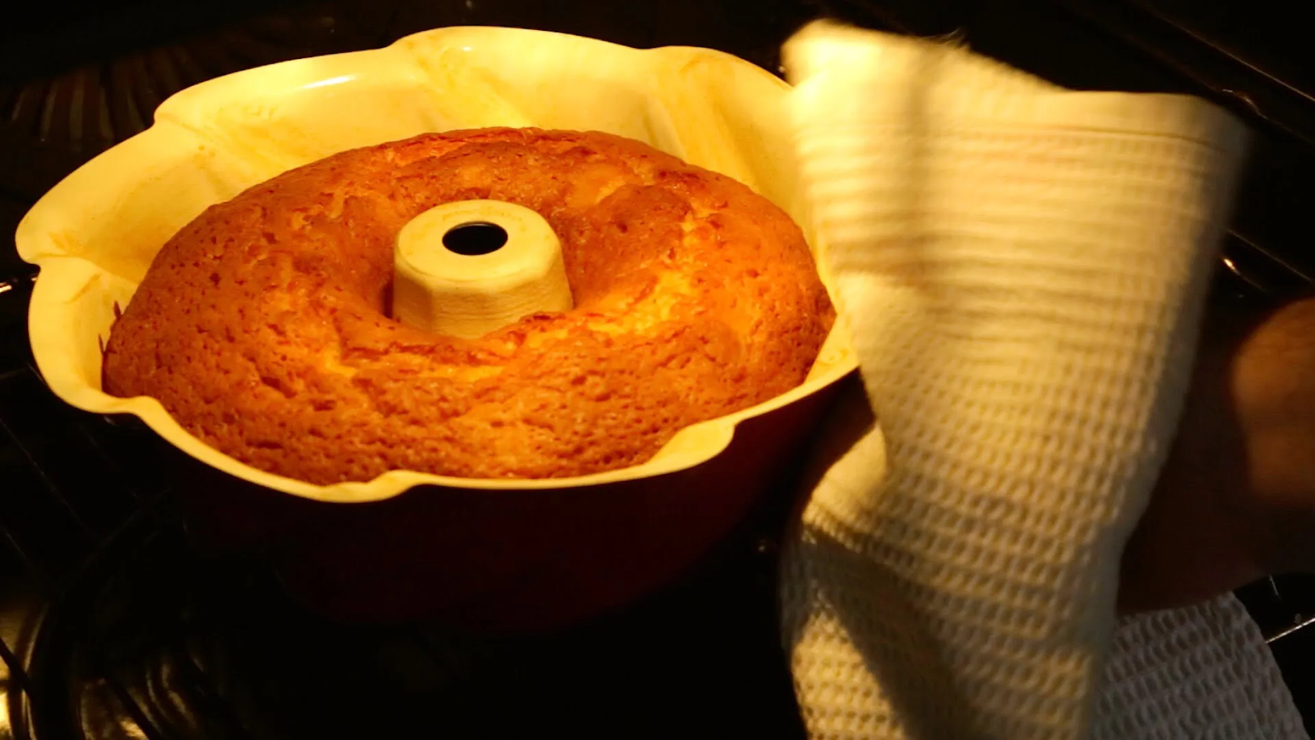 Bolo de laranja inteiro - Video - Receita rápida