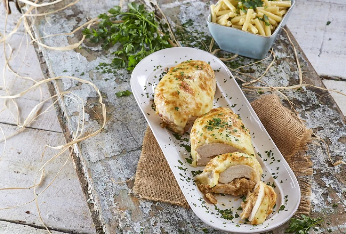 Peitos de frango no forno com alheira