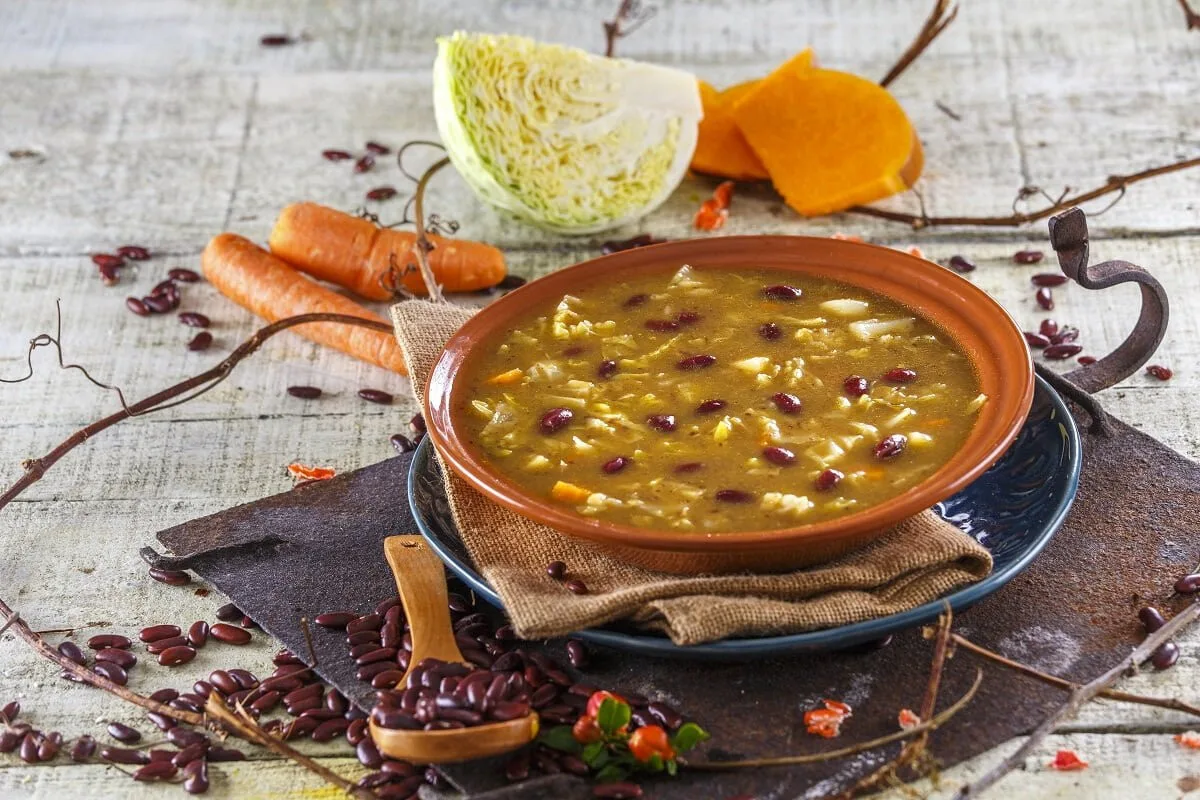 Sopa de feijão à moda da terra