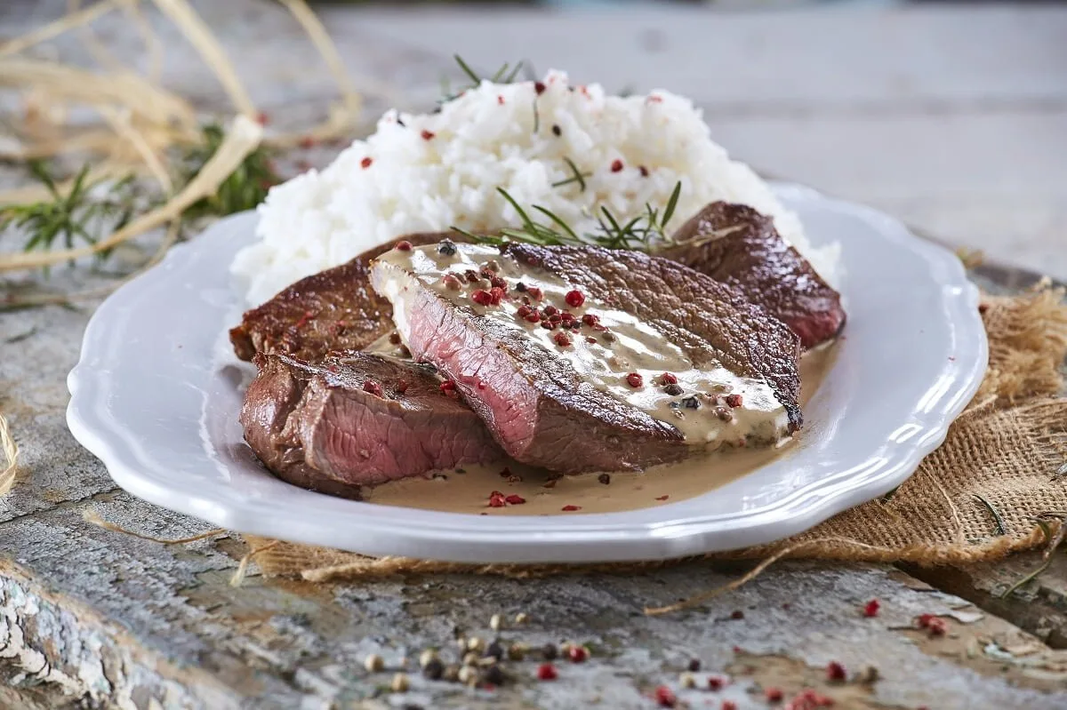 Bifes com molho de pimenta