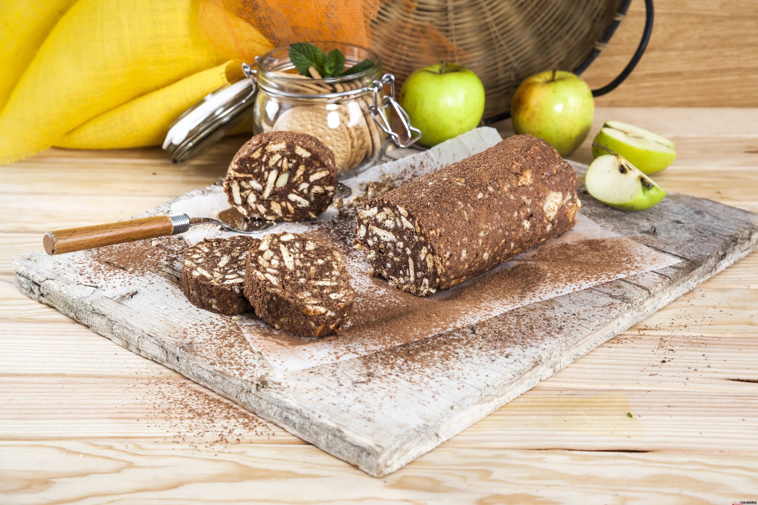 Salame de chocolate com maçã (robot de cozinha)