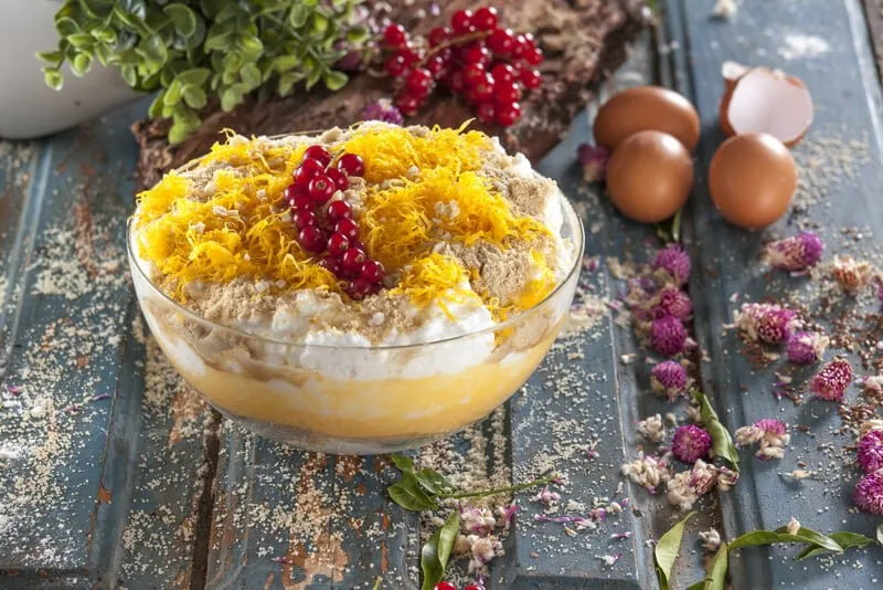 Delícia de bolacha e fios de ovos