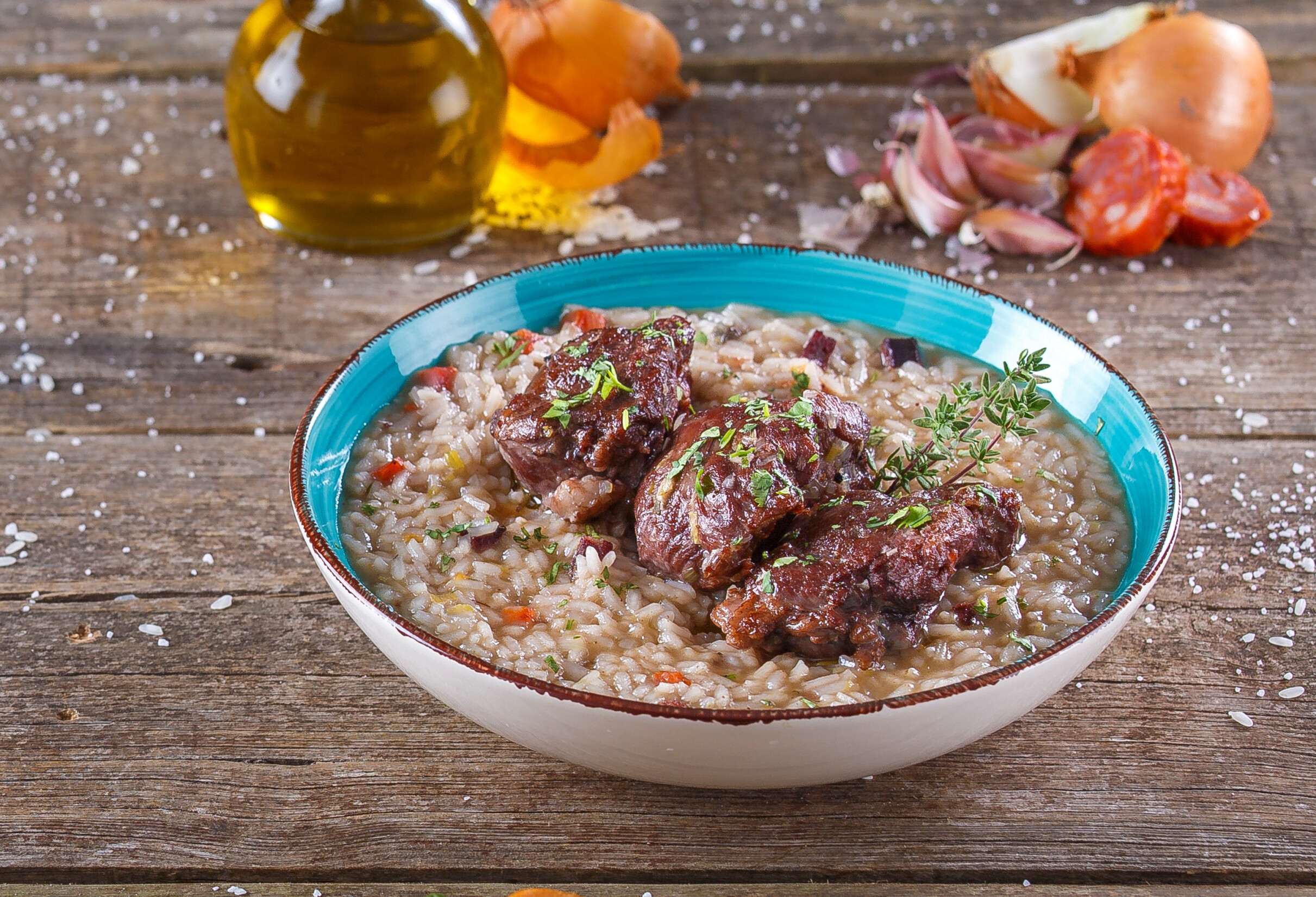 Bochechas de porco com arroz de enchidos