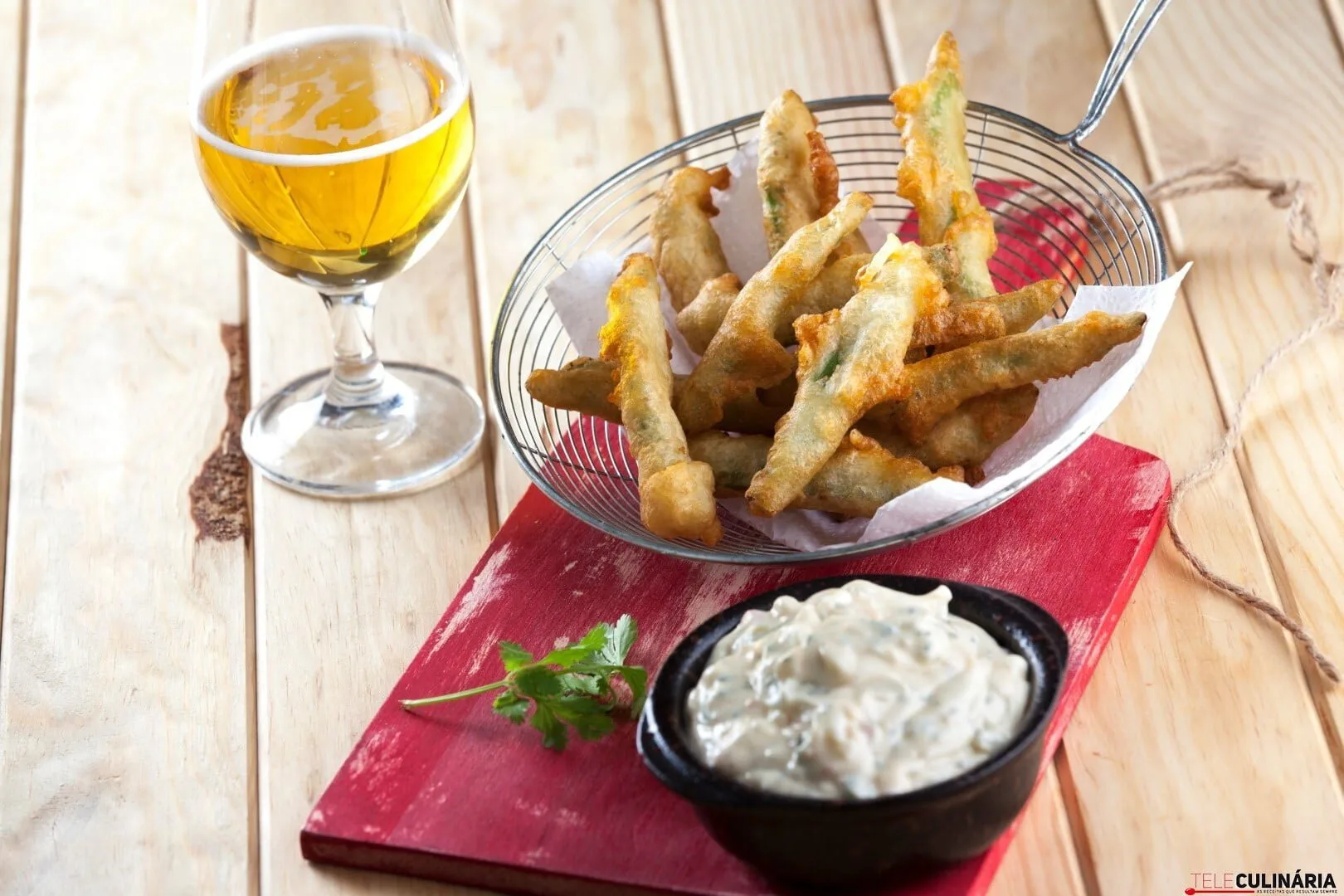 Peixinhos da horta com molho tártaro