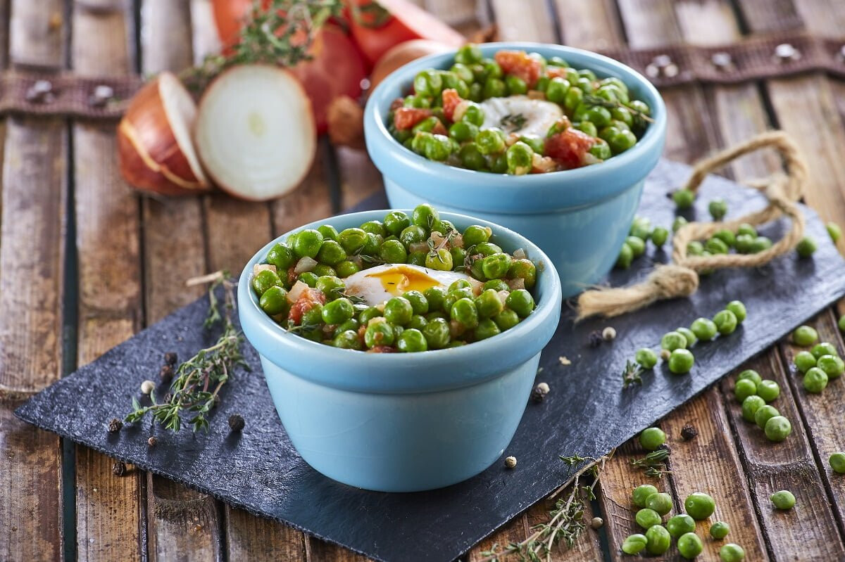 Tacinhas de ervilhas com ovos