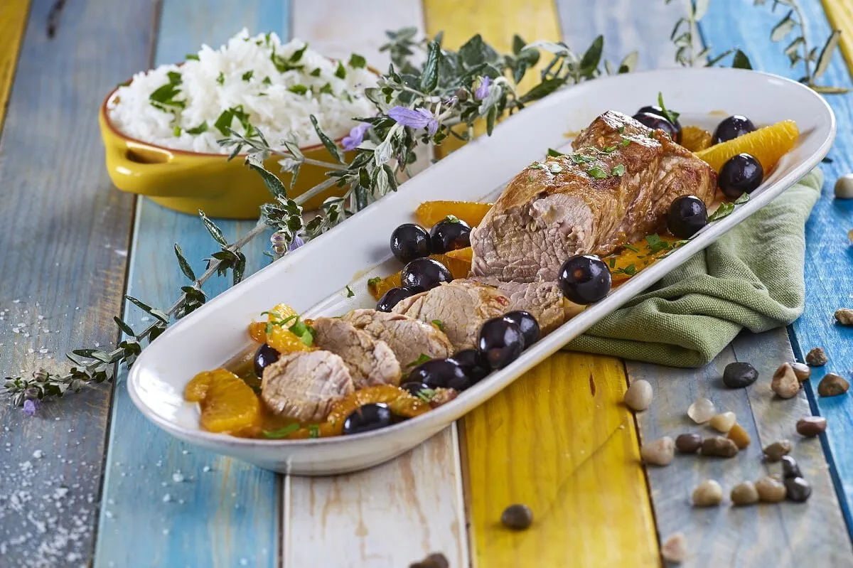 Lombinhos de porco com molho uvas e laranja