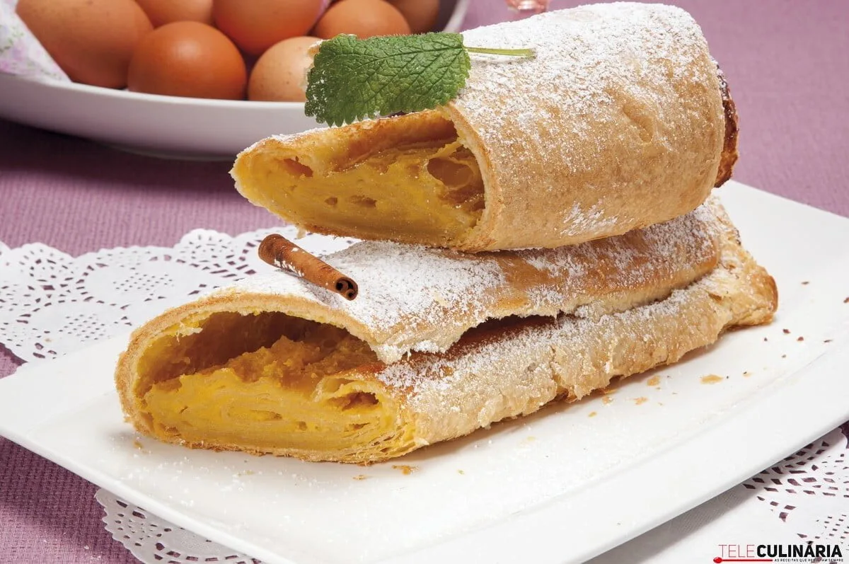 Rolo folhado com creme pasteleiro